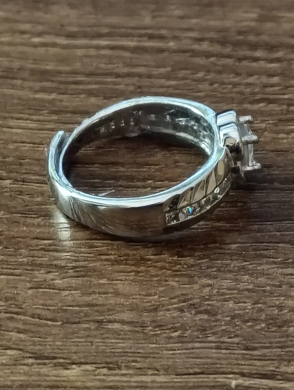 Ring 8.5 - Picture 5 of 5